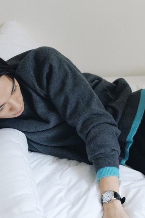 스탠다드 밀라노 라운드 풀오버 그레이 BNFFSW803GY