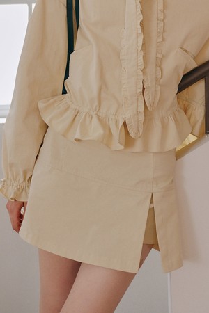 Cest_Creamy slit skirt
