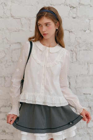 Cest_Embroidered flower ruffle blouse