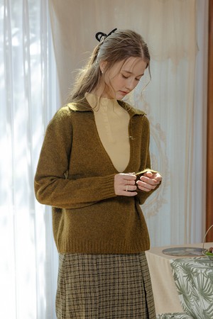 PM_Big v neck olive long sleeve knit