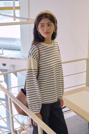SR_Round neck contrast striped top
