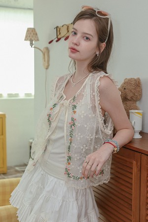 DD_Embroidery lace sleeveless vest_IVORY