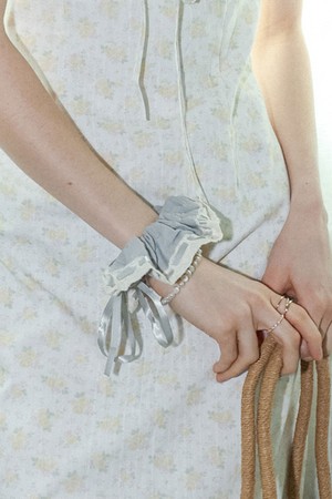 DD_Lace ribbon ruffle scrunchie_BLUE