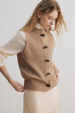 YY_Layered horn button vest top