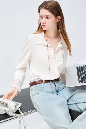 WD_Lace collar button blouse