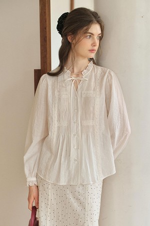 SR_White lace blouse