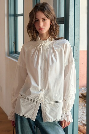 SR_French hollow lace blouse