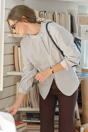 Ruffle neck button-up blouse_BLUE