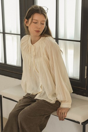 Shirred ribbon blouse