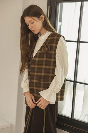 Plaid flower brooch vest