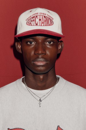 CORDUROY ROUND LOGO DEEP-FIT 5-PANEL CAP RED