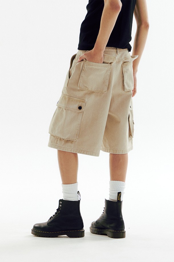 CHOWOO - 하프팬츠 - Low-Waist Sand Cargo Denim Shorts_CW1A_B05MBR