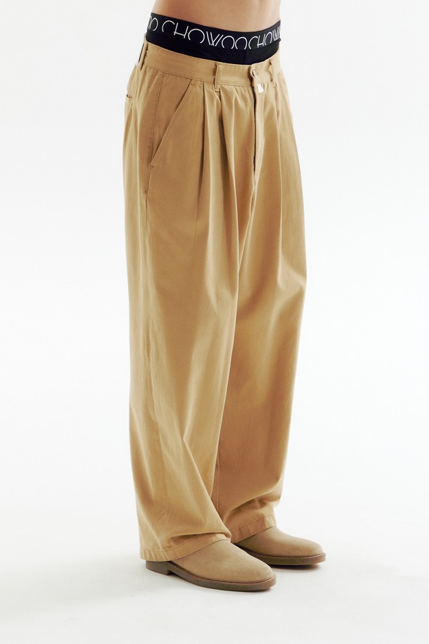 CHOWOO - 캐주얼팬츠 - Oatmeal 4-Tuck Detail Pants_CW1A_B09MOT