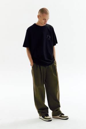 Khaki 4-Tuck Detail Pants_CW1A_B09MKK