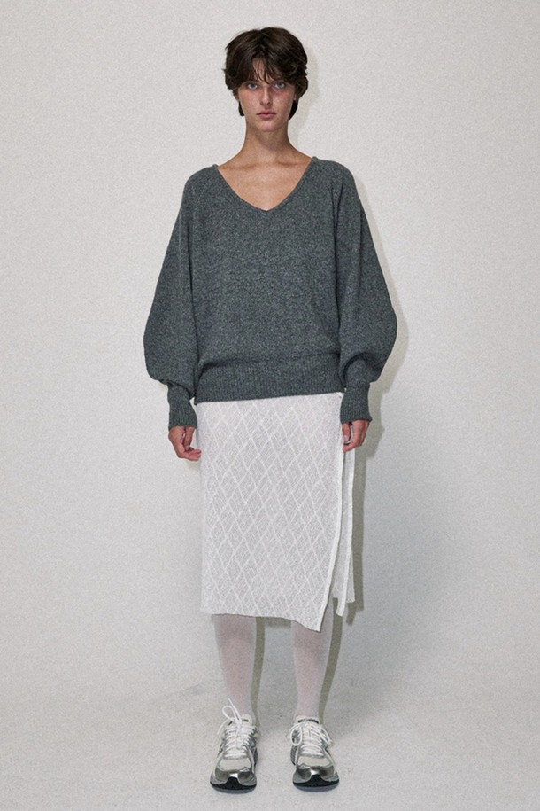 NONMUTE - 스웨터 - Ballon v-neck knit Grey