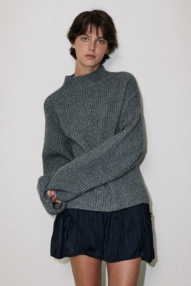 NONMUTE - 스웨터 - Loose fit half-neck knit Light grey