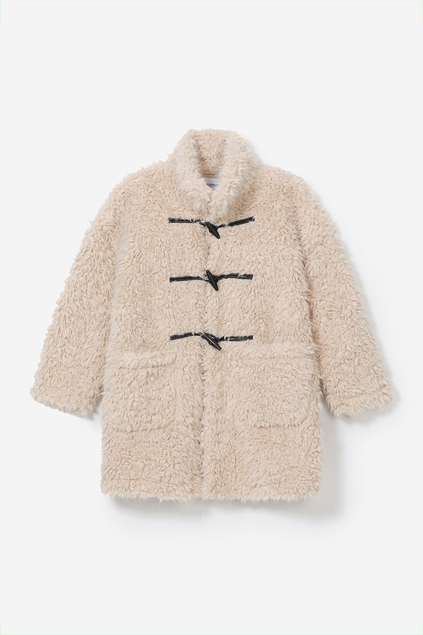 베이지 컬러의 셔링 더플 하프 코트입니다. 여성용으로, 가을과 겨울에 캐주얼하게 착용하기 좋습니다. 루즈핏으로 편안하며, 무지 디자인에 토글 여밈 방식을 적용했습니다. 폴리에스테르와 플리스 소재로 제작되어 부드러운 촉감을 선사하며, 얇은 두께로 가볍게 걸치기 좋습니다. 출근룩이나 모임룩에 미니멀하고 클래식한 스타일을 더해보세요.
