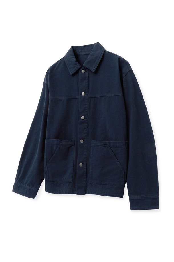 워시드 네이비 오버핏 워크 재킷은 가을, 겨울 시즌 남성 데일리룩을 책임질 아우터입니다. 톤 다운된 워시드 네이비 컬러에 오버핏 실루엣으로, 캐주얼, 워크웨어, 미니멀 스타일을 모두 소화합니다. 두꺼운 두께감과 스톤 워싱 디테일이 특징이며, 출근룩과 모임룩에도 잘 어울립니다. 긴 소매와 버튼 여밈 방식으로 제작되었으며, 편안한 착용감을 제공합니다.
