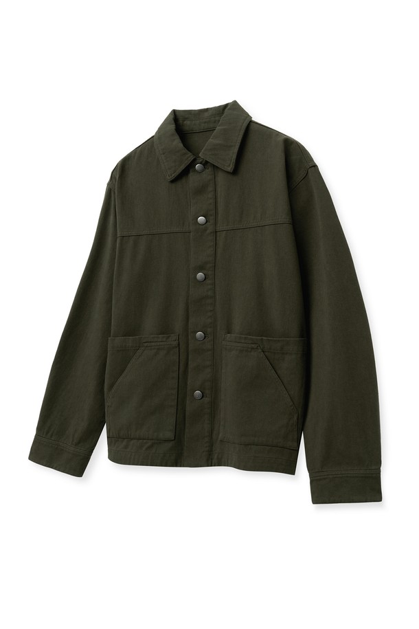 워시드카키 오버핏 스톤 워싱 워크자켓은 남성용 아우터로, 가을과 겨울에 착용하기 좋은 두꺼운 두께감의 워크자켓입니다. 캐주얼하고 베이직한 스타일을 연출하며, 오버핏 디자인과 스톤 워싱 기법으로 빈티지한 멋을 더했습니다. 버튼으로 여밈 방식이며, 무지 패턴의 카키 컬러로 다양한 룩에 매치하기 용이합니다. 일상생활은 물론 가을 나들이룩, 겨울 데일리룩에 활용하여 워크웨어 스타일을 완성해보세요. 긴 소매 기장으로 따뜻함과 스타일을 동시에 잡았습니다.
