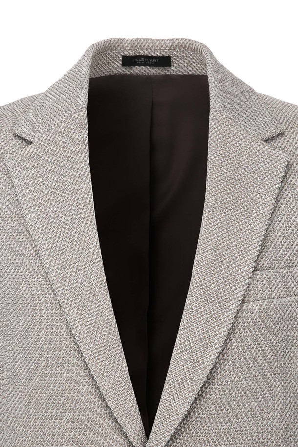 [MARZOTTO] 투톤 베이지 텍스쳐 재킷 (JNJA5A101I2)은 댄디하고 세련된 스타일을 연출하는 남성용 재킷입니다. 봄, 가을 시즌에 적합하며, 레귤러 핏으로 제작되어 편안한 착용감을 제공합니다. 고급스러운 촉감의 모, 나일론, 폴리우레탄 혼방 소재로 제작되었으며, 중간 두께감으로 활용도가 높습니다. 데이트룩, 오피스룩, 비즈니스 캐주얼 등 다양한 TPO에 잘 어울리며, 클래식, 미니멀, 시크 스타일을 즐기는 분들께 추천합니다. 투톤 베이지 컬러와 텍스쳐 패턴, 테일러드 코트 타입, 센터 벤트 디테일이 특징입니다.
