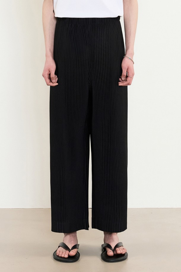 TNGT - 캐주얼팬츠 - Yoyogi Wide Fit Summer Pleats Pants (Black) TNPA5E210BK