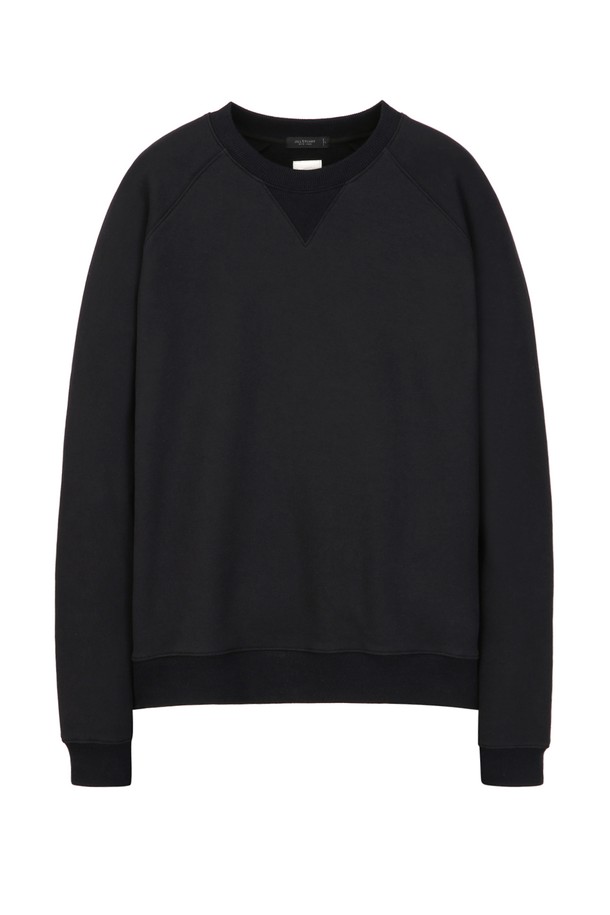 [NEWYORK SWEAT] 블랙 UrbanShell 맨투맨 (JNTS5C801BK)은 캐주얼, 스트릿, 미니멀 스타일을 아우르는 공용 맨투맨입니다. 봄, 가을, 겨울 세 계절 모두 착용 가능하며, 출근룩과 캠핑룩에 활용하기 좋습니다. 부드러운 촉감의 면, 나일론, 폴리우레탄 혼방 소재로 제작되어 두께감이 느껴지는 레귤러핏 제품입니다. 무지 디자인에 라운드넥, 긴 소매, 시보리 디테일이 돋보이는 블랙 컬러의 상의입니다.
