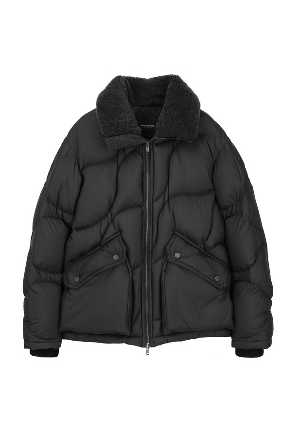 세련된 블랙 컬러의 "블랙 무스탕 넥 퀼팅 다운 점퍼(Black Mustang Neck Quilting Down Jumper)(JNJU5D314BK)"입니다. 출근룩, 비즈니스 캐주얼, 오피스룩에 적합한 본 제품은 클래식, 미니멀, 시크한 스타일을 연출합니다. 넥 부분의 퀼팅 디테일이 돋보이며, 다운 충전재로 보온성을 높였습니다. 어떤 옷에도 잘 어울리는 디자인으로, 겨울철 스타일리시한 연출을 도와줍니다. 심플하면서도 고급스러운 분위기를 자아내, 당신의 겨울 스타일을 더욱 돋보이게 할 것입니다.
