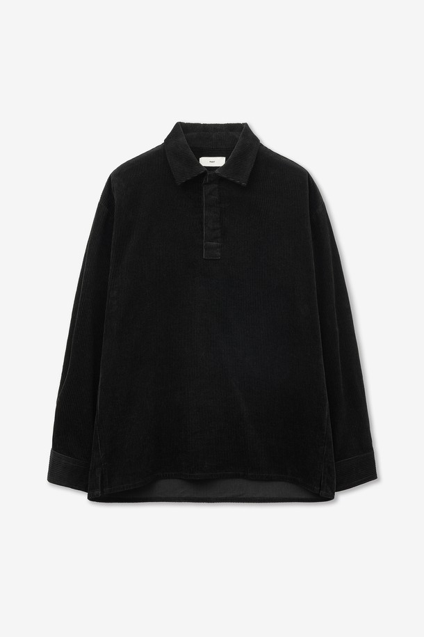 블랙 컬러의 코듀로이 풀오버 셔츠입니다. 남녀 모두 착용 가능하며, 가을과 겨울에 따뜻하게 입을 수 있습니다. 부드러운 촉감의 두꺼운 코듀로이 소재로 제작되었으며, 오버핏으로 편안한 착용감을 선사합니다. 카라 디자인에 무지 패턴으로 캐주얼, 베이직, 미니멀, 클래식 스타일을 연출하기 좋습니다. 출근룩과 모임룩으로 활용하기 좋은 아이템입니다.
