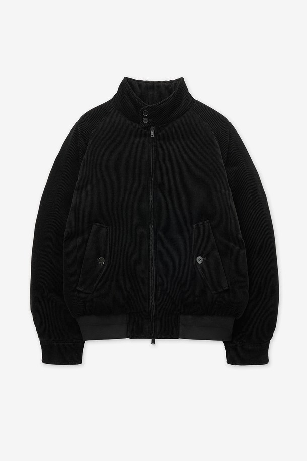 유러피안 거스 코듀로이 헤링턴 다운 점퍼(Black) TNJU5F205BK는 여성용 아우터 점퍼입니다. 캐주얼, 베이직 스타일의 무지 디자인으로, 가을과 겨울에 따뜻하게 착용할 수 있습니다. 부드러운 코듀로이 소재에 오버핏으로 제작되었으며, 두꺼운 두께감과 패딩 안감으로 보온성을 높였습니다. 긴 소매에 집업 여밈 방식, 헤링턴 스타일의 구스다운 점퍼로, 출근룩이나 일상복으로 활용하기 좋습니다.
