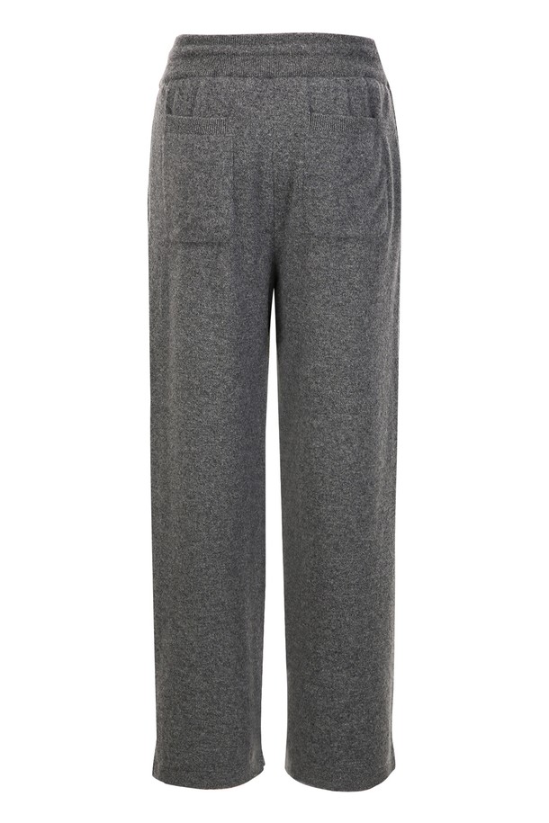 다크그레이 컬러의 울 펠트 소재 여성 니트 팬츠입니다. 가을, 겨울 시즌에 어울리는 두꺼운 두께감과 부드러운 촉감이 특징이며, 베이직한 디자인으로 다양한 스타일 연출이 용이합니다. 레귤러핏으로 편안하게 착용 가능하며, 허리 밴딩 처리로 활동성을 높였습니다. 출근룩, 클래식, 미니멀, 캐주얼 스타일 모두 소화 가능한 아이템입니다. 드라이클리닝 전용으로 관리해야 합니다.
