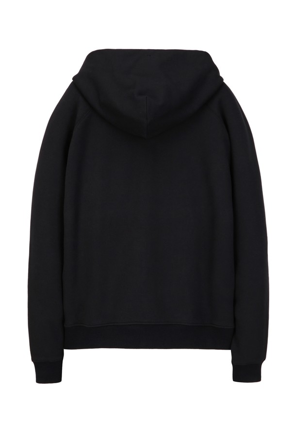 [NEWYORK SWEAT] 블랙 UrbanShell 후드집업 (JNTS5C803BK)은 일상과 캠핑, 산책룩에 모두 잘 어울리는 후드 집업입니다. 부드러운 촉감의 면, 나일론, 폴리우레탄 혼방 소재로 제작되어 봄, 가을 간절기에 따뜻하게 착용할 수 있습니다. 레귤러핏과 무지 디자인으로 캐주얼, 스포티, 미니멀 스타일을 모두 소화하며, 넉넉한 두께감과 보온 기능으로 실용성을 더했습니다. 긴 소매와 집업 스타일, 포켓 디테일이 특징입니다. 블랙 컬러로 어떤 옷에도 매치하기 용이합니다.
