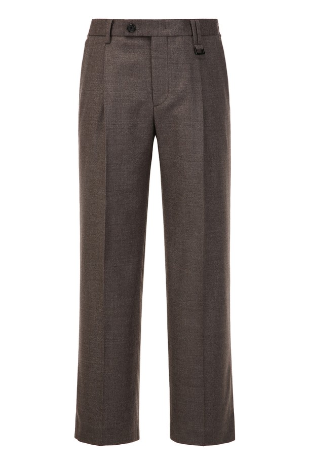 세피아 색상의 울, 캐시미어 혼방 세미와이드 슬릿 슬랙스입니다. 부드러운 촉감의 두꺼운 소재로 가을, 겨울 시즌에 적합하며, 안감이 있어 편안하게 착용할 수 있습니다. 클래식하고 미니멀한 디자인으로 오피스룩, 출근룩, 모임룩 등 다양한 TPO에 활용 가능하며 시크한 스타일을 연출합니다. 겉감은 울 92%, 폴리우레탄 4%, 캐시미어 4%로 구성되었으며, 세미와이드 핏에 다리 옆 슬릿 디테일이 특징입니다. 안감은 폴리에스터 100%, 주머니감은 폴리에스터 67%, 면 33%입니다.
