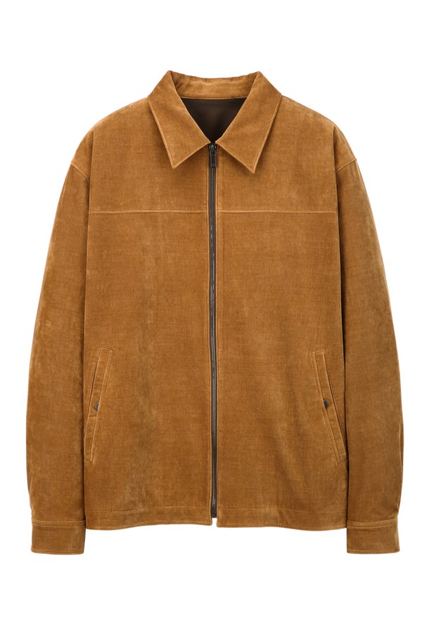 베이지 드리즐러 셔켓 (JNSH5D301I2)은 남성을 위한 캐주얼 셔켓입니다. 봄, 가을에 어울리는 보통 두께감의 레귤러핏 제품으로, 부드러운 촉감의 폴리에스터, 면, 레이온, 폴리우레탄 혼방 소재로 제작되었습니다. 무지 패턴에 버튼 여밈 방식이며, 긴 소매와 안감 처리가 되어 있습니다. 비즈니스 캐주얼 및 출근룩에 적합하며, 캐주얼, 클래식, 미니멀 스타일을 연출하기 좋습니다.
