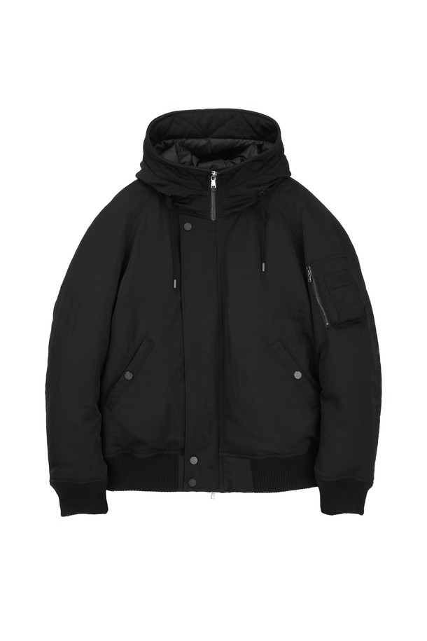 블랙 컬러의 구스다운 N2B 후드 파카 (JNJU5D318BK)는 겨울철 일상과 출근룩에 적합한 남성용 아우터입니다. 캐주얼, 미니멀, 클래식 스타일을 아우르며, 넉넉한 레귤러 핏으로 편안함을 제공합니다. 보온성과 방풍 기능을 갖춘 두꺼운 두께의 무지 디자인으로, 나일론과 구스다운(솜털 90%, 깃털 10%) 충전재를 사용하여 부드러운 촉감을 선사합니다. 집업 방식으로 간편하게 착용 가능하며, 긴 소매와 후드, N2B 코트 타입으로 디자인되어 있습니다.
