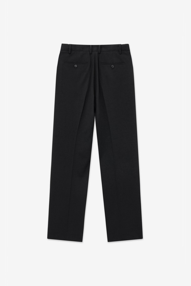 울 블렌드 테이퍼드 핏 컴포트 팬츠 (블랙) TNPA5F100BK는 가을, 겨울 시즌에 어울리는 남성용 바지입니다. 울 소재 혼방으로 제작되어 부드러운 촉감과 뛰어난 보온성을 제공하며, 일상복으로 편안하게 착용할 수 있습니다. 클래식하고 미니멀한 디자인으로 오피스룩, 비즈니스 캐주얼, 출근룩 등 다양한 TPO에 활용 가능합니다. 테이퍼드 핏으로 다리가 길어 보이는 효과를 주며, 두꺼운 두께감으로 안정감 있는 착용감을 선사합니다. 무지 패턴의 블랙 컬러로 어떤 상의와도 쉽게 매치하여 시크한 스타일을 연출할 수 있습니다.
