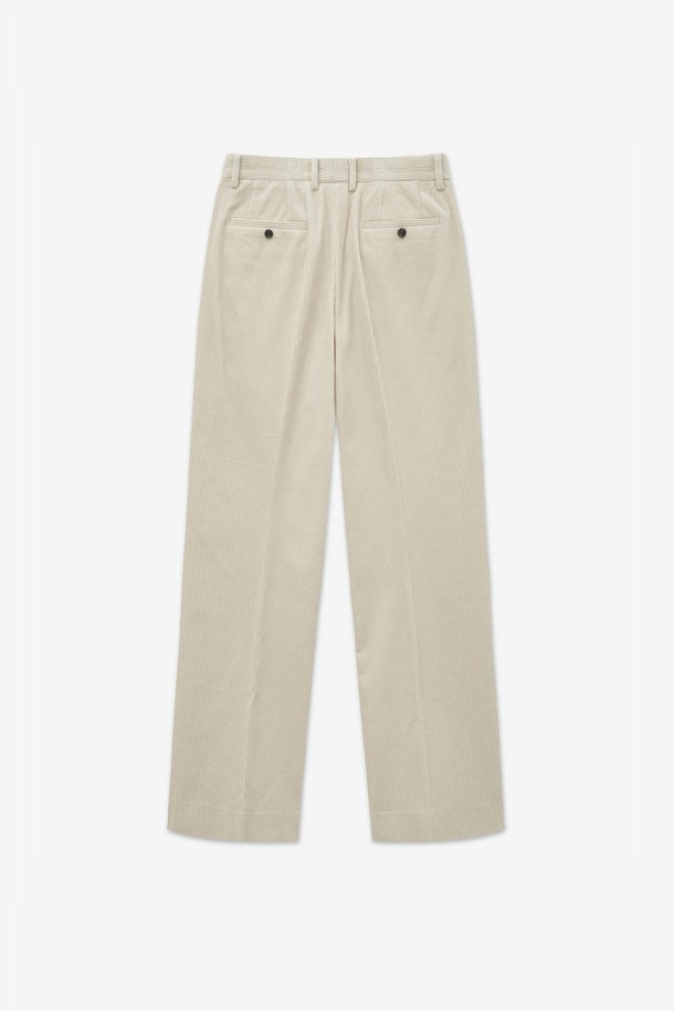 크림 컬러의 코듀로이 세미 와이드 팬츠 (TNPA5F107CR)입니다. 가을, 겨울 시즌에 어울리는 두꺼운 두께감의 코듀로이 소재로 제작되어 따뜻하고 포근한 착용감을 선사합니다. 캐주얼, 베이직 스타일을 기반으로 출근룩, 모임룩 등 다양한 TPO에 활용 가능하며, 루즈핏과 와이드 핏으로 편안하면서도 트렌디한 핏을 연출합니다. 무지 디자인으로 어떤 상의와도 쉽게 매치하여 미니멀, 캐주얼, 클래식 스타일을 완성할 수 있습니다. 밴딩이 없는 디자인으로 깔끔한 실루엣을 강조합니다.
