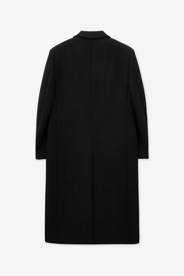 헤비 울 소재의 테일러드 더블 브레스트 코트 (블랙) TNCO5F102BK입니다. 가을과 겨울에 어울리는 남성용 롱 코트로, 클래식하고 미니멀한 스타일을 연출합니다. 100% 울 소재로 제작되어 두께감이 있으며, 더블 버튼 여밈과 테일러드 칼라가 특징입니다. 출근룩, 비즈니스 캐주얼, 모임룩 등 다양한 TPO에 활용 가능하며, 오버핏으로 시크한 분위기를 더합니다. 무지 디자인으로 어떤 스타일에도 쉽게 매치할 수 있습니다.
