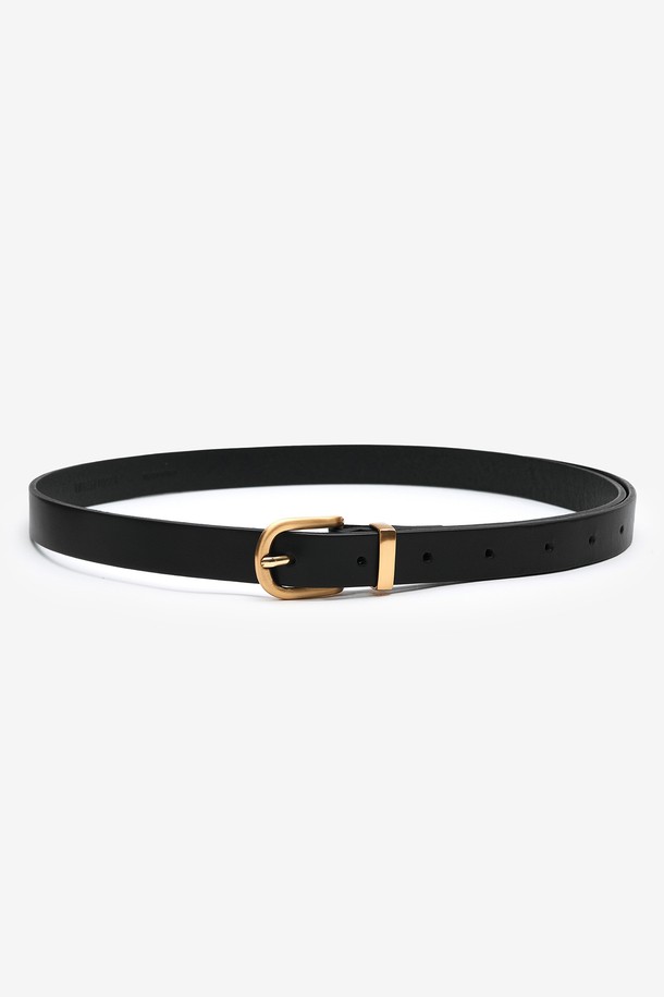 이탈리아 카프 레더 벨트 (새틴 골드) TNBE5F100GD는 유니섹스 디자인으로, 오피스룩, 비즈니스 캐주얼, 모임룩에 모두 잘 어울립니다. 부드러운 촉감의 소가죽 소재에 골드 버클이 포인트로 더해져 클래식, 미니멀, 시크한 스타일을 연출합니다. 얇은 두께감과 무지 디자인으로 어떤 의상에도 자연스럽게 매치됩니다. 특히, 이탈리아 카프 레더 특유의 고급스러운 질감이 돋보이는 제품입니다.
