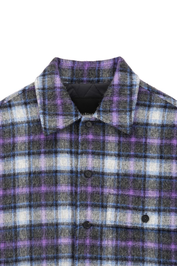 울 블렌드 플란넬 퀼팅 셔츠 - 블루 (JNSH5D216B2)는 가을과 겨울에 어울리는 남성용 셔츠입니다. 부드러운 촉감의 울, 나일론, 알파카, 앙고라 혼방 소재로 제작되어 따뜻하고 편안한 착용감을 선사합니다. 클래식과 캐주얼 스타일을 모두 아우르는 체크 패턴과 퀼팅 디자인이 특징이며, 레귤러핏과 긴 소매 기장으로 다양한 룩에 활용하기 좋습니다. 출근룩, 비즈니스 캐주얼, 모임룩 등 TPO에 맞춰 스타일리시하게 연출할 수 있습니다.
