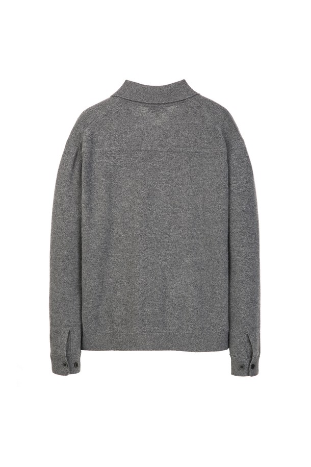 울 펠트 셋업 가디건 - 다크그레이(JNSW5D222G3)는 여성용 가을/겨울 가디건입니다. 부드러운 촉감의 울 93%, 나일론 7% 혼방 소재로 제작되어 베이직하면서도 클래식한 스타일을 연출합니다. 레귤러 핏, 라운드 넥, 긴 소매, 무지 디자인에 두꺼운 두께감으로 따뜻함을 더했습니다. 오피스룩, 출근룩, 모임룩 등 다양한 TPO에 활용 가능하며, 클래식 및 미니멀 스타일을 즐기는 분들께 추천합니다. 드라이클리닝 전용이며, 보푸라기가 발생할 수 있습니다.
