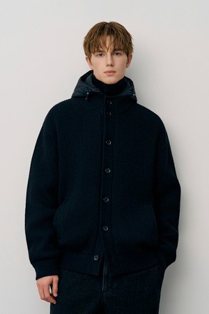 블랙 충전재 후드탈착 하프터틀 버튼 가디건 (JNSW5D303BK)