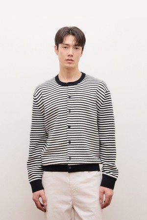 스트라이프 크루넥 니트 가디건 - 블랙(JNSW6A204BK)