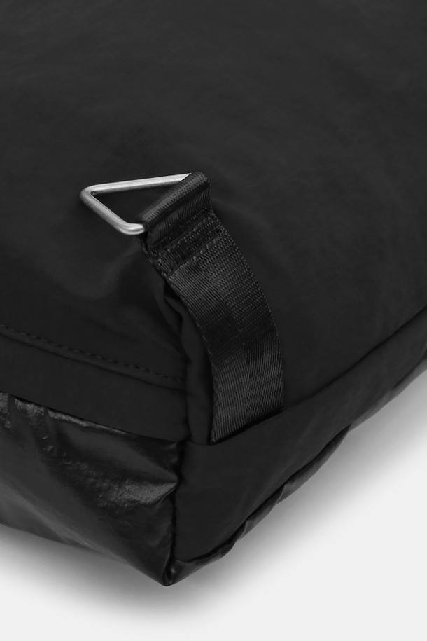 UNDERCONTROL STUDIO - 숄더백 - 2WAY LAYERED CABBAGE BAG / BLACK METAL LAYER
