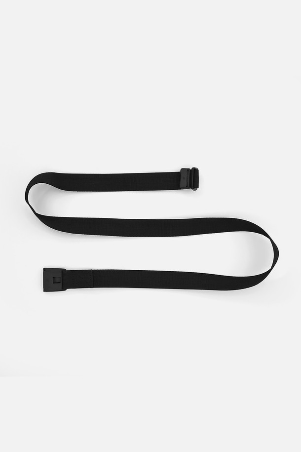 URH - A - 005 - BK (유알에이치 - 에이 - 005 - 비케이)는 미니멀한 스타일의 블랙 컬러 벨트입니다. 폴리에스테르 소재로 제작되었으며, 아웃도어 활동과 일상생활 모두에서 착용하기 좋습니다. 30mm 원터치 버클과 우진플라스틱 버클 부자재를 사용하여 내구성을 높였으며, 사이즈 조절이 용이합니다. 러버탭 마감과 GEAR URH 로고 라벨이 특징이며, 산책룩, 여행룩, 캐주얼, 클래식 패션에 잘 어울립니다. 얇은 두께감으로 어떤 스타일에도 부담 없이 매치할 수 있습니다.
