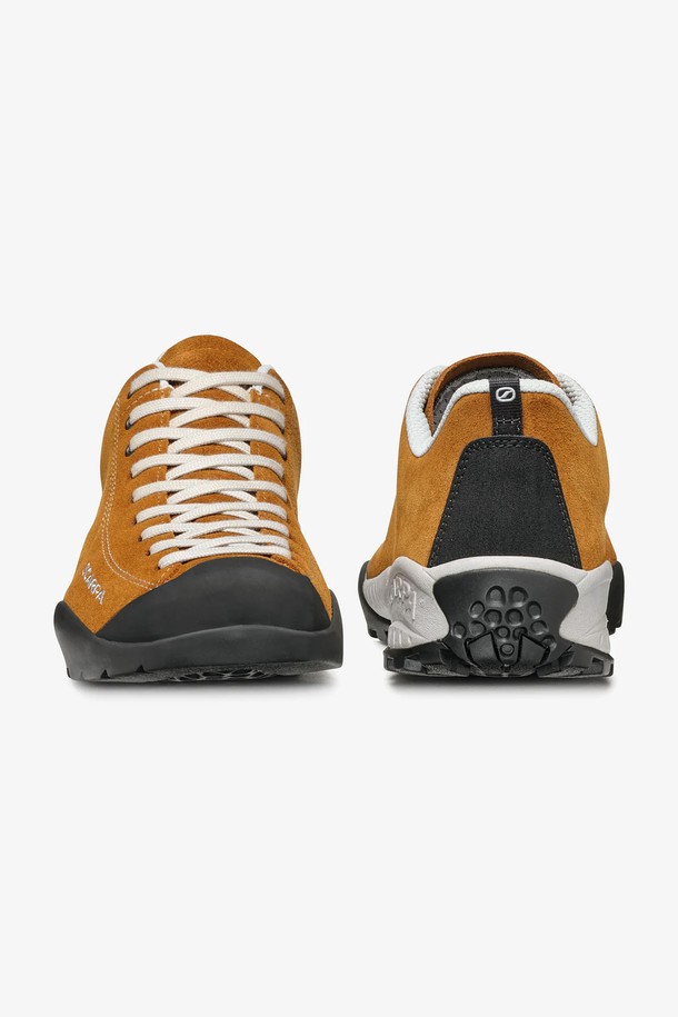 여행룩과 산책룩에 어울리는 여성용 스포츠 캐주얼화, 모히토입니다. Ocean, Neural, Birch, Sage, Gray, Black, Burric, Fossil, Hesca, Orchid, Blue, Sky Blue 등 다채로운 색상으로 출시되어 폭넓은 스타일을 소화합니다. 4cm 굽 높이로 편안함과 스타일을 동시에 잡았으며, 레이스 패턴이 돋보입니다. 충격 흡수에 탁월한 중간 밀도 EVA 미드솔과 뒤꿈치 EVA, 그리고 마찰력, 안정성, 추진력, 제동력을 높이는 비브람 아웃솔을 적용했습니다. ACTIVfit 시스템, 친환경 및 재활용 소재 사용으로 기능성과 지속 가능성을 모두 갖췄습니다.
