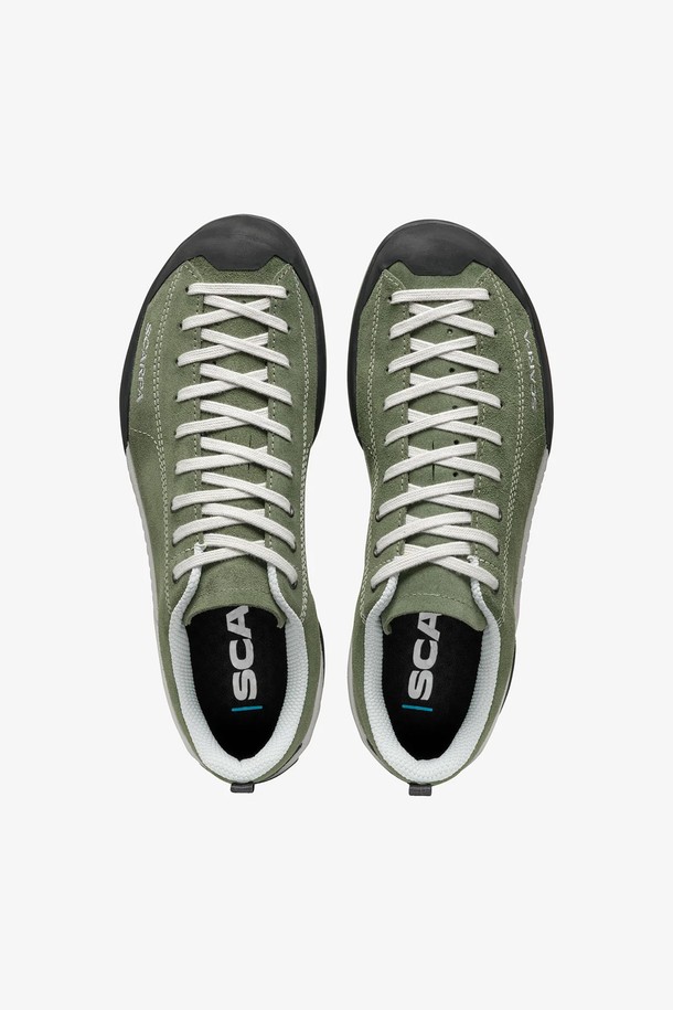 모히토 여성 운동화는 하이킹, 여행, 일상, 스포츠 등 다양한 용도로 활용 가능한 사계절용 신발입니다. 라운드 앞코에 끈으로 여미는 디자인이며, Ocean, Neural, Birch, Sage, Gray, Black, Burric, Fossil, Hesca, Orchid, Blue, Sky Blue 등 다채로운 컬러 옵션을 제공합니다. 가볍고 편안한 착용감과 내구성이 뛰어난 아웃솔, 비브람 아웃솔, ACTIVfit 시스템, 친환경 소재를 사용하여 제작되었으며, 4cm 굽 높이의 플랫 타입으로 안정감을 더했습니다. 충격 흡수, 마찰력, 안정성, 추진력, 제동력 기능을 갖춰 캐주얼, 미니멀, 고프코어 스타일의 여행룩, 산책룩, 등산룩에 매치하기 좋습니다. 무게는 42 사이즈 기준 350g으로 가볍게 즐길 수 있습니다.
