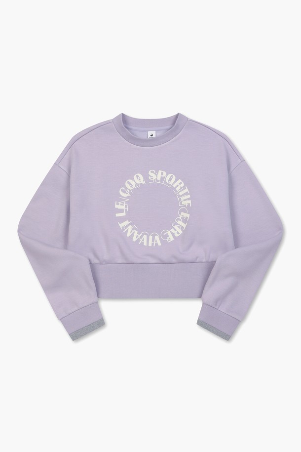 **우먼스 에슬레저 멜로우 숏기장 맨투맨 - 퍼플(QN422OFSO1)**

여성용 맨투맨으로, 가을과 겨울에 적합한 두꺼운 두께감의 숏기장 디자인입니다. 톤 다운된 퍼플, 베이지, 블랙 세 가지 색상으로 출시되었으며, 부드러운 촉감과 기모 안감으로 따뜻함을 더했습니다. 스포티하고 캐주얼한 에슬레저 스타일로, 운동 및 일상에서 편안하게 착용할 수 있습니다. 멜로우 소재를 사용하여 신축성이 뛰어나며, 세트 구매도 가능합니다. 라운드넥에 루즈핏으로 편안한 착용감을 선사합니다.
