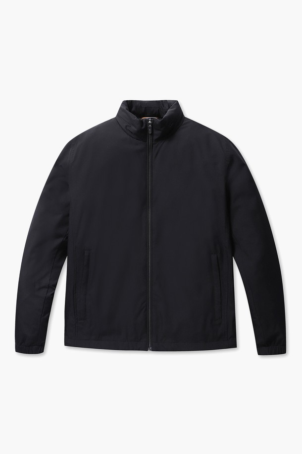 남성 2.5 레이어 테크니컬 재킷 블랙(MP121MJP22)은 아웃도어 및 스포츠 활동에 적합한 남성용 테크니컬 재킷입니다. 2.5 레이어 구조에 방수 10,000mm, 투습 5,000cc 기능을 갖춰 쾌적한 착용감을 제공하며, 사계절 내내 활용 가능합니다. 경량 소재와 4방향 스트레치 기능으로 활동성을 높였으며, 슬림핏 디자인으로 스포티한 스타일을 연출합니다. 내장 후드와 밑단 드로우스트링으로 핏 조절이 용이하며, 등산, 여행, 피트니스 등 다양한 TPO에 맞춰 활용할 수 있습니다.
