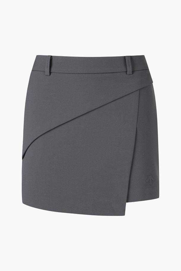 여성 세미 H라인 기모 랩 스커트 (DO42WFSKO2)는 겨울 시즌에 따뜻하게 착용할 수 있는 제품입니다. 부드러운 촉감의 폴리에스터, 레이온, 폴리우레탄 혼방 소재에 기모 안감을 더해 보온성을 높였습니다. 베이직한 스타일의 H라인 세미핏 스커트로, 랩 디자인이 특징입니다. 골프룩과 겨울 데일리룩에 모두 활용 가능하며, 클래식하고 미니멀한 스타일을 연출합니다. CHAG, KHAG 두 가지 색상으로 출시되었습니다.
