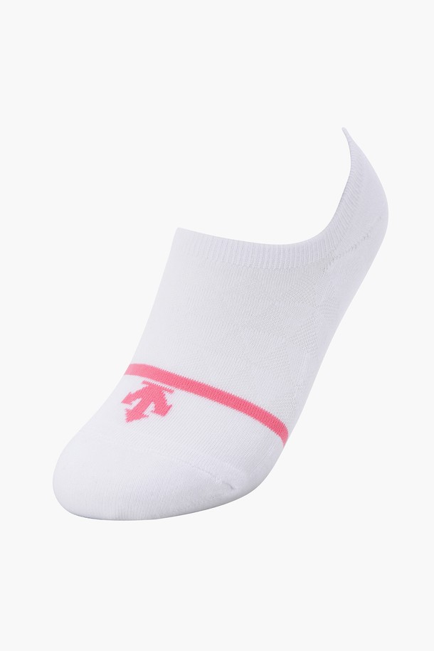 DP12WFSO21 여성 페이크 삭스는 골프룩, 캐주얼룩, 미니멀룩 등 다양한 스타일에 활용하기 좋은 아이템입니다. 면, 나일론, 폴리에스터, 폴리우레탄 혼방 소재로 제작되어 통기성이 뛰어나고 밀착감 있는 착용감을 제공합니다. 시원한 메쉬(mesh) 패턴에 립 조직으로 포인트를 주어 세련된 디자인을 완성했습니다. DPKG, NAVG 두 가지 컬러로 출시되어 취향에 맞게 선택할 수 있으며, 사계절 내내 편안하게 착용 가능합니다. 발등을 살짝 덮는 페이크 삭스 디자인으로, 스포티한 룩을 연출하기 좋습니다.
